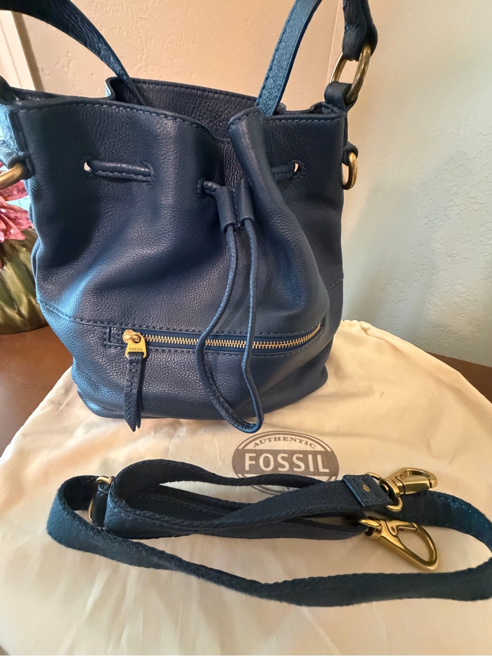Fossil Navy Leather Drawstring Bucket Shoulder Bag - Picture 14 of 14